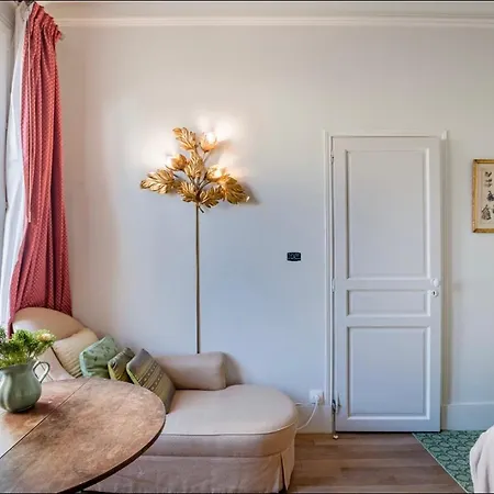 Maison Chanzy Bed & Breakfast 4*