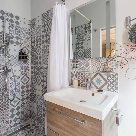 Maison Chanzy Bed & Breakfast 4*