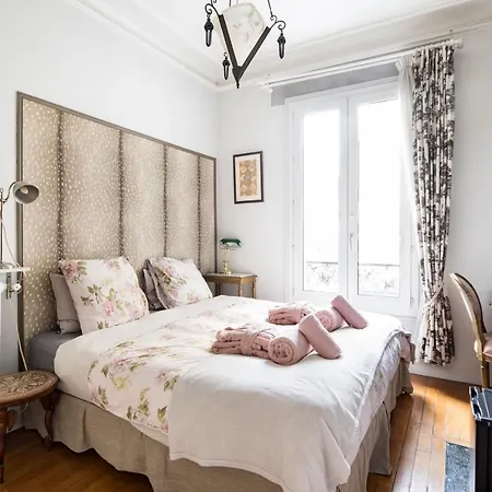 Maison Chanzy Bed & Breakfast 4*